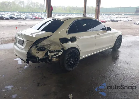 2019 Mercedes-Benz C 300 z USA, uszkodzony, nr VIN 55SWF8DB3KU293995